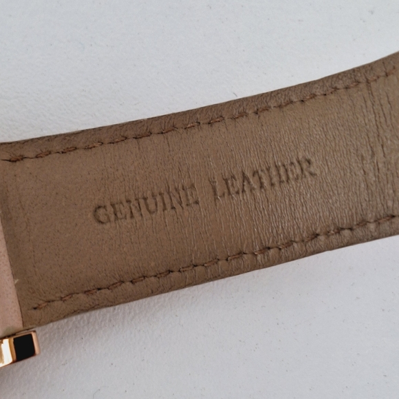 Burberry ladies watch with original boxes and dust bag - Picture 9 of 12